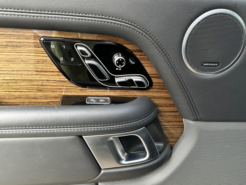 Image LAND-ROVER Range Rover 2.0 P400e 404ch Vogue SWB Mark VIII