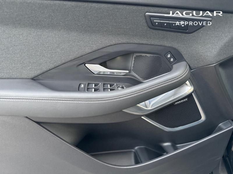 Image JAGUAR E-Pace P300e PHEV 309ch R-Dynamic HSE