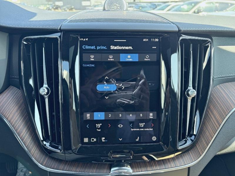 Image VOLVO XC60 T6 Hybride Rechargeable 253 + 145ch Ultra Style Dark Geartronic 8 AWD