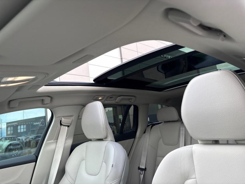 Image VOLVO V60 B4 197ch Ultra Style Dark DCT 7