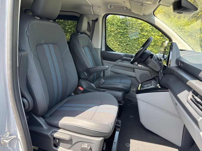 Image FORD Transit Custom Fg 320 L1H1 2.5 Duratec 232ch Hybride recheargeable Cabine Approfondie Sport CVT