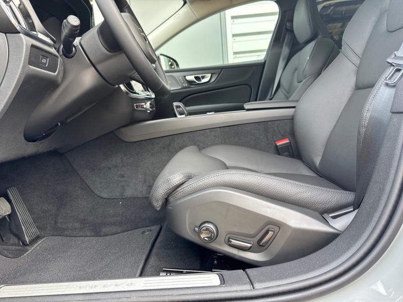 Image VOLVO V60 B4 197ch Plus Style Dark DCT 7