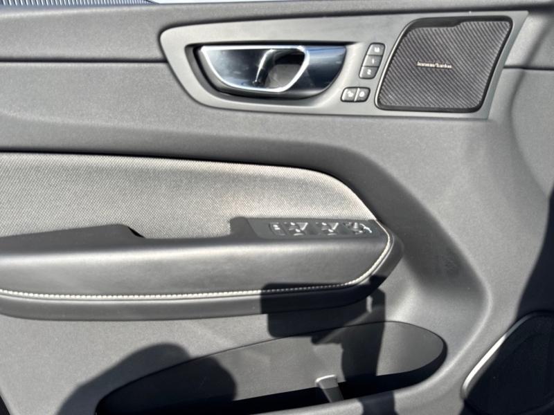 Image VOLVO XC60 T6 Hybride Rechargeable 253 + 145ch Black Edition Geartronic 8 AWD