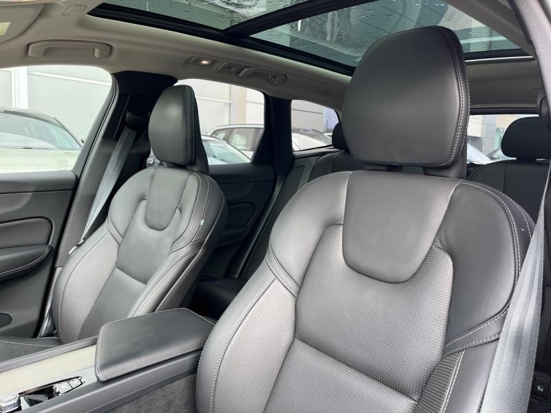 Image VOLVO XC60 T6 Hybride Rechargeable 253 + 145ch Ultra Style Dark Geartronic 8 AWD