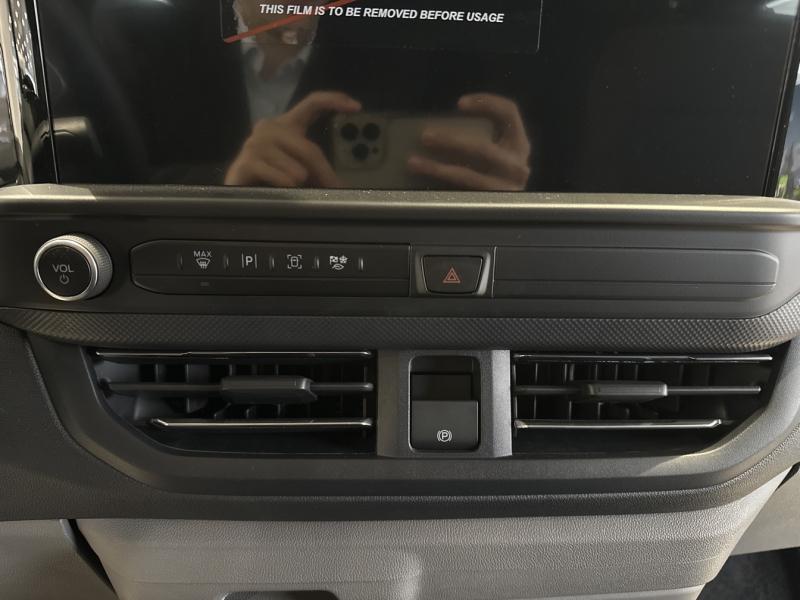 Image FORD Transit Custom Fg 320 L1H1 2.5 Duratec 232ch Hybride rechargeable Cabine Approfondie Limited CVT