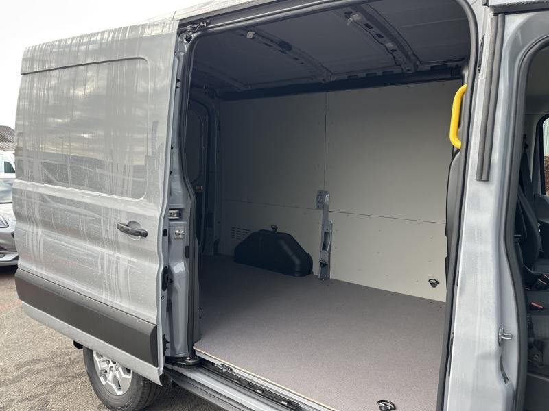 Image FORD 2.0 l EcoBlue 130ch BVA8 Euro 6  T 350 L2H2 diesel Limited