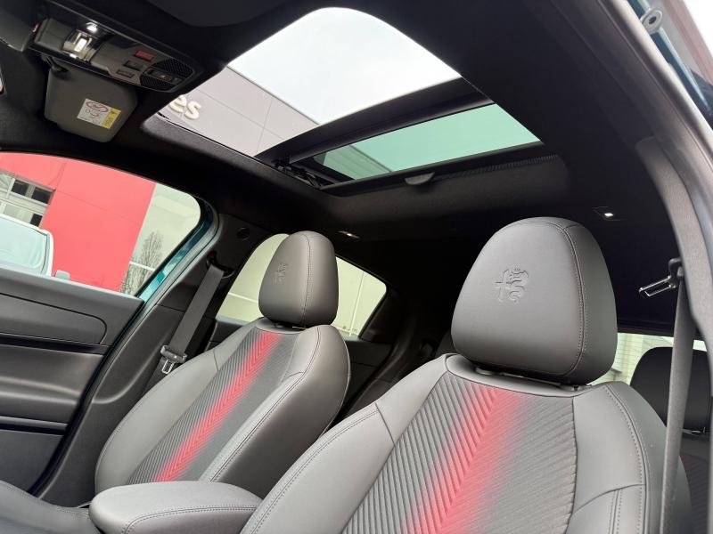 Image ALFA ROMEO Junior 1.2 Ibrida 145ch Premium e-DCT6 Q4